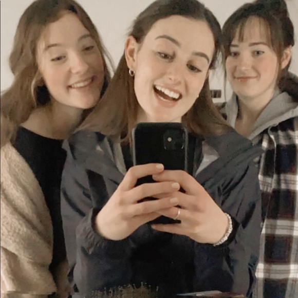 Meet your Posher, Emily - Picture 5 of 5